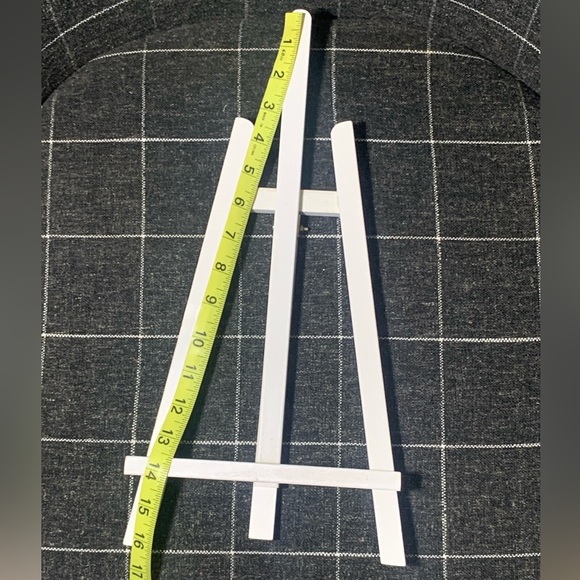 Easel - Picture 4 of 5